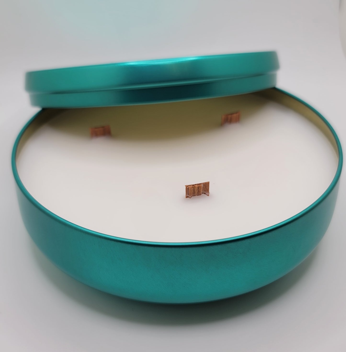 Elegant 16 oz Teal Tin Candles