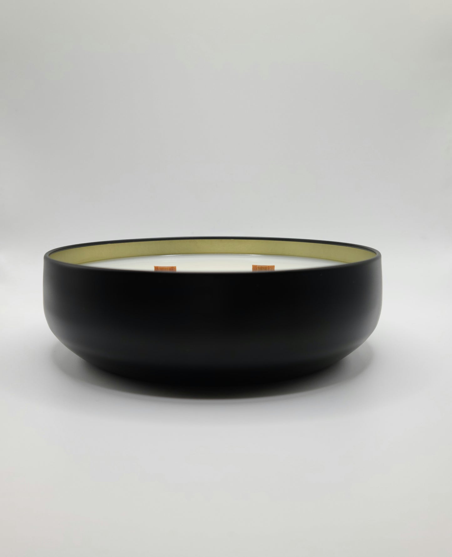 Elegant 16 oz Black Tin Candles