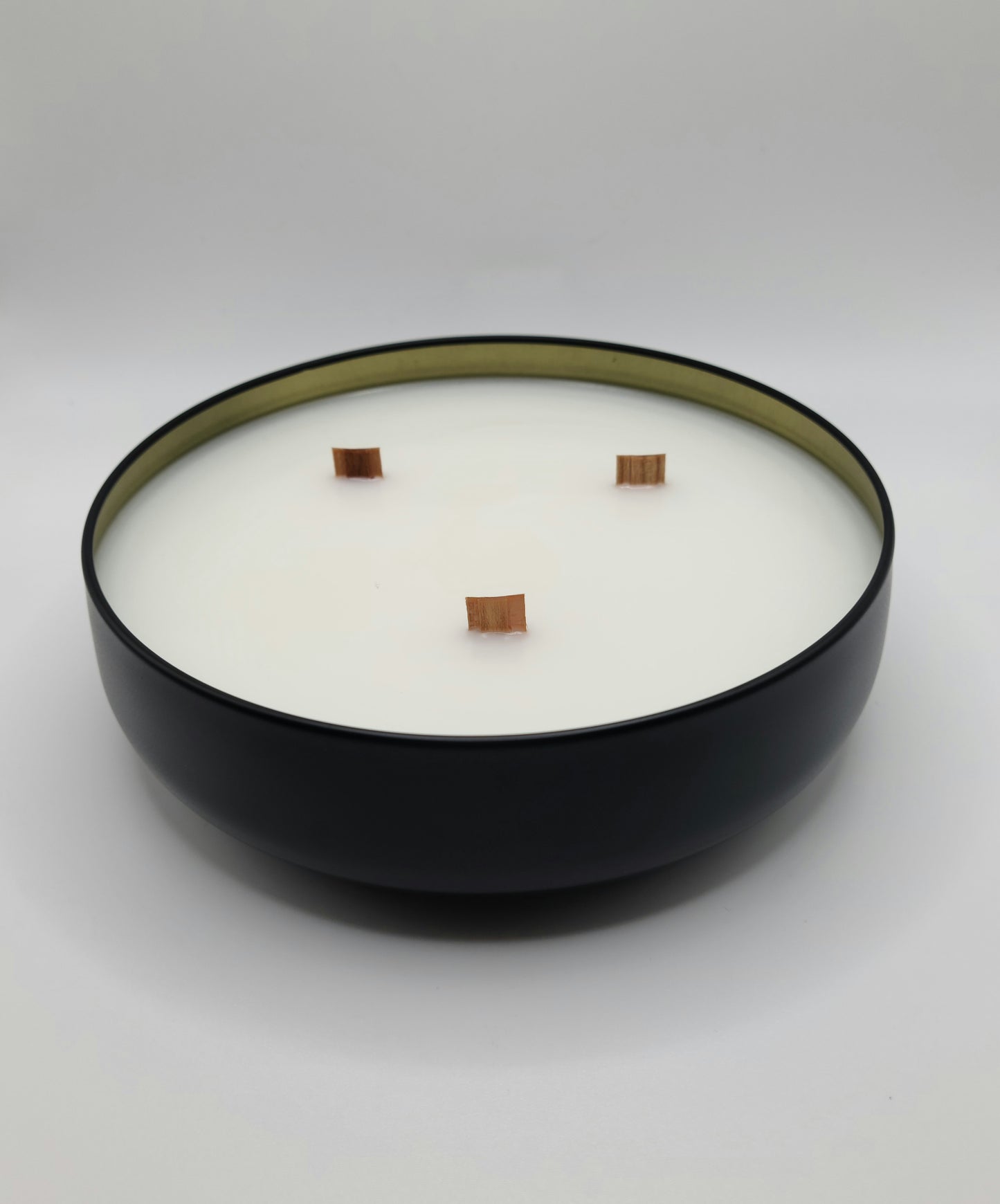 Elegant 16 oz Black Tin Candles